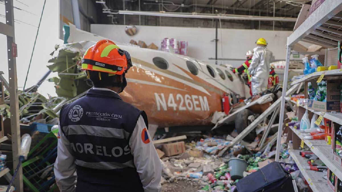 Identifican a tripulantes de avioneta que cayó en Temixco