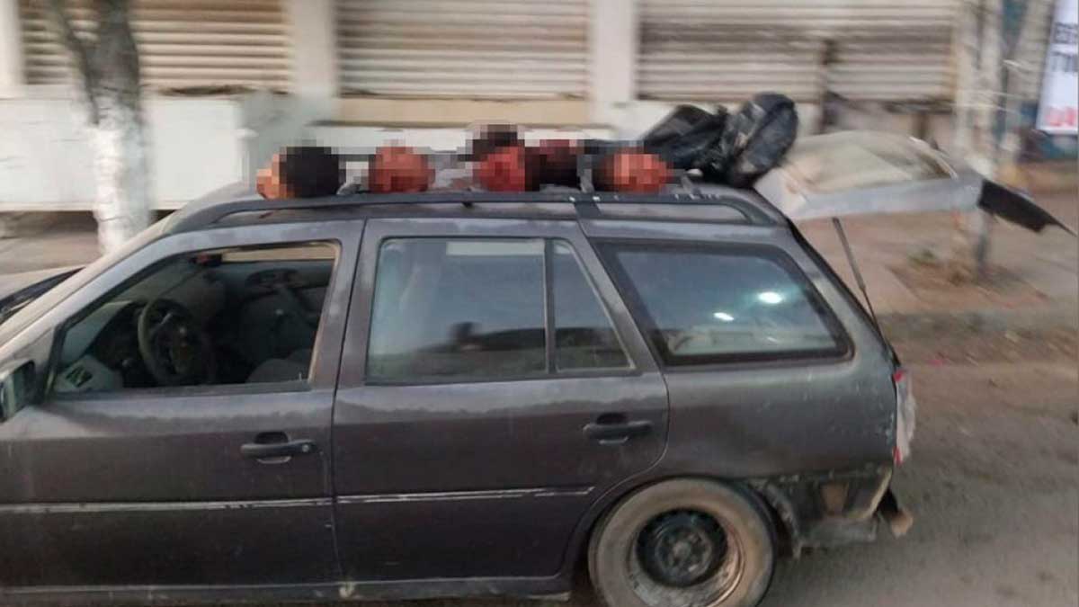 Abandonan restos humanos sobre automóvil en Guerrero