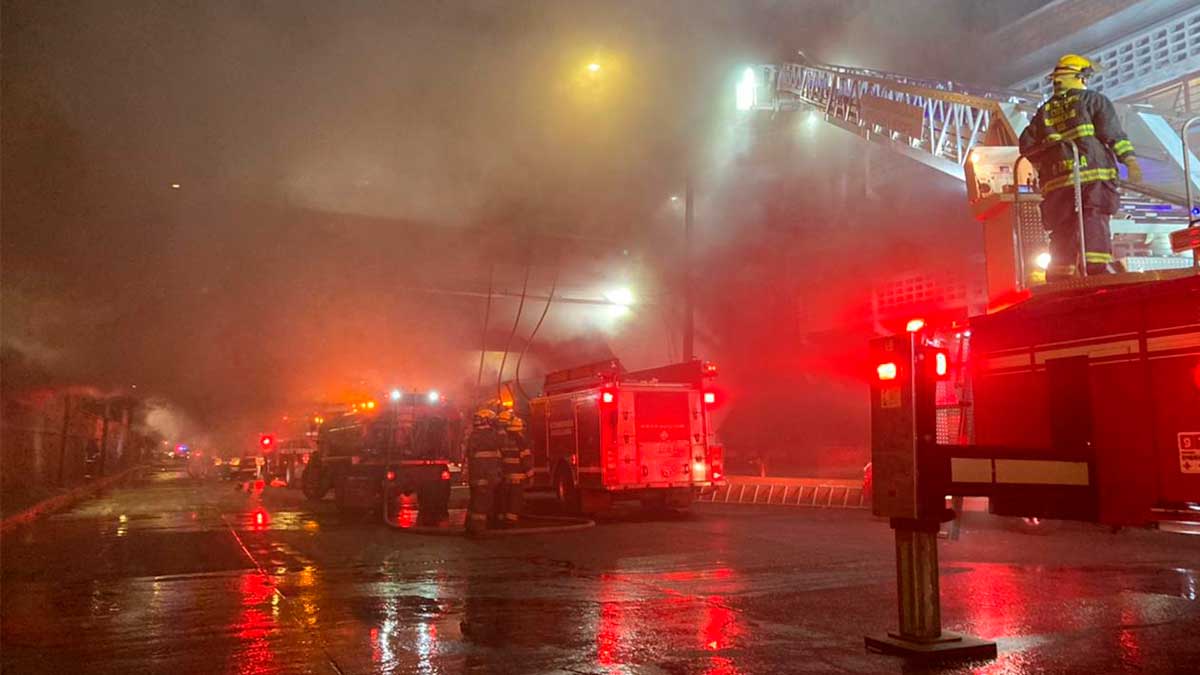 Preparan apoyos para damnificados por incendio en mercado de Guadalajara