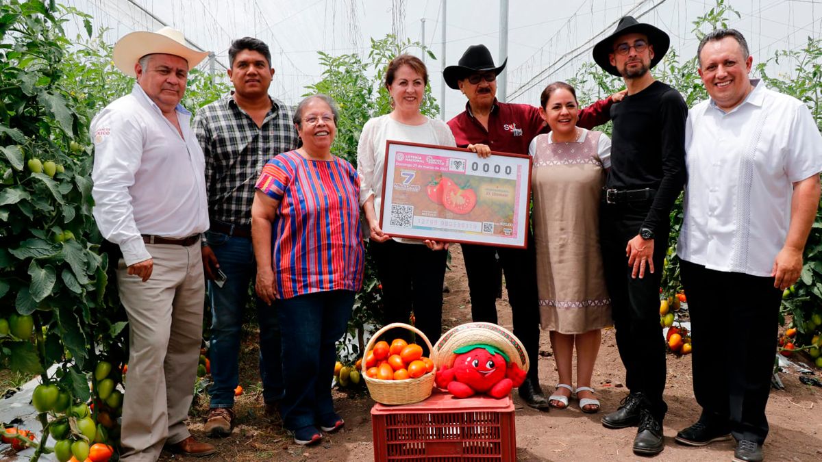 Reconocen a productores de jitomate en billete de Lotería Nacional