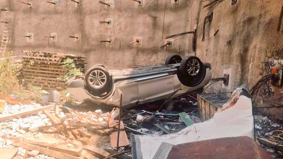 Accidente vehicular deja dos muertos tras volcadura en Periférico