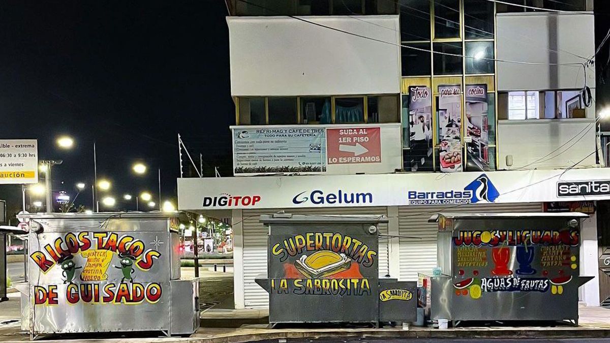 Denuncian a Sandra Cuevas por borrar rótulos de puestos callejeros