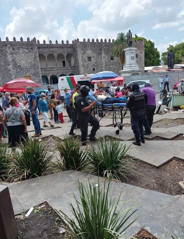 Mujer se desmaya durante las elecciones internas de Morena
