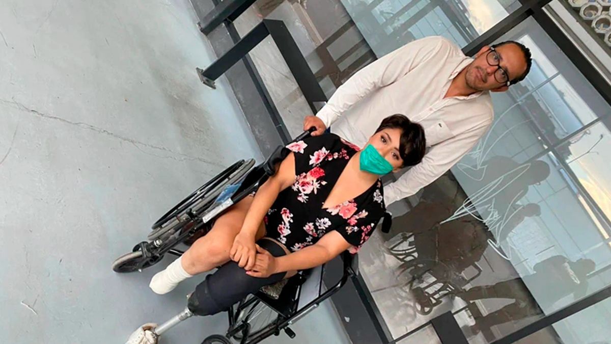 Ofrece IMSS 88 mil pesos a joven tras amputarle las piernas y el ovario
