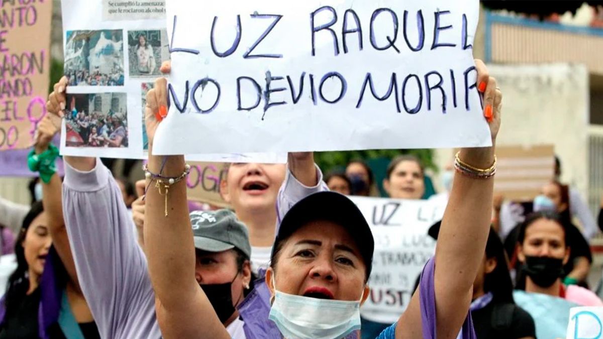 Piden feministas a hospitales denunciar casos de mujeres quemadas