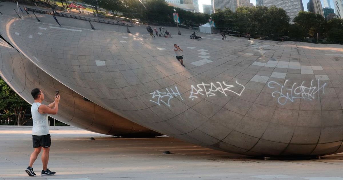 Vandalizan escultura "The Bean" en Chicago 24 Morelos