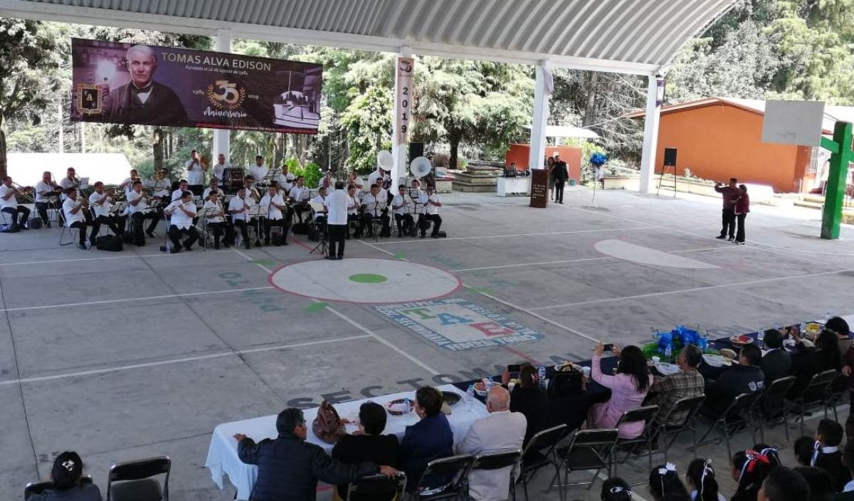 Celebran aniversario de la secundaria Tomás Alva Edison de Jumiltepec